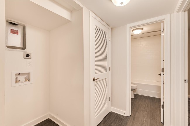 Building Photo - 1111 Westview Dr SW
