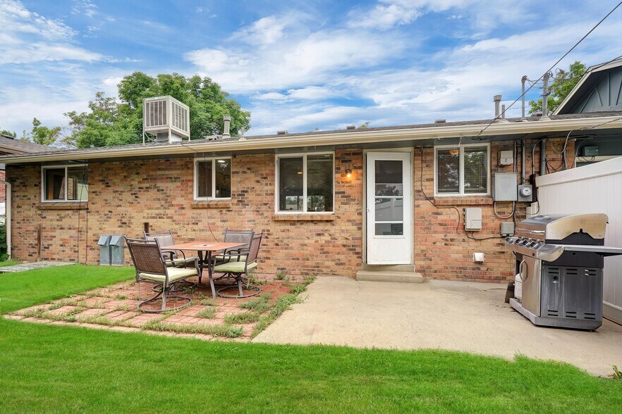 Building Photo - 4620 Holland St