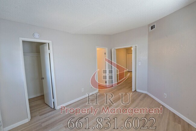 Building Photo - SW  gated community- condo 1bed-1.bath