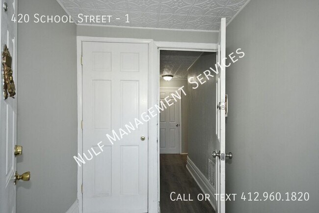 Building Photo - 420 School St