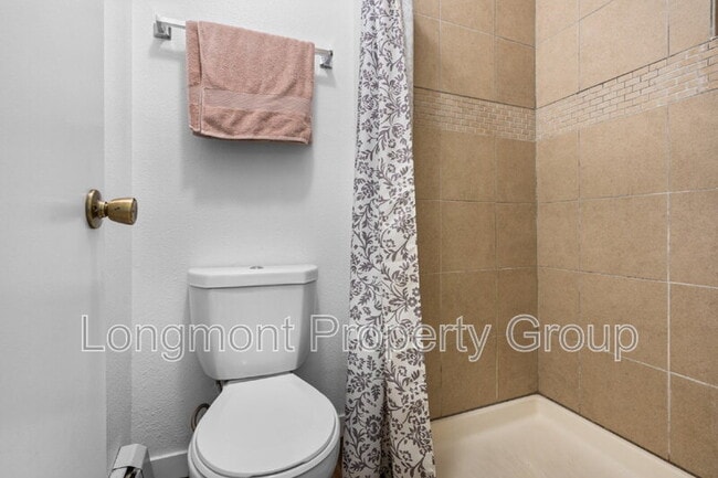 Building Photo - 2800 Kalmia Ave