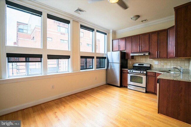 Primary Photo - 526 S 3rd St