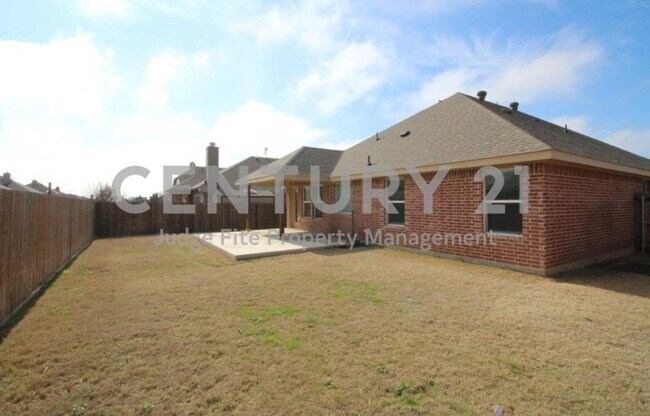 Building Photo - Wonderful 4/2/2 In Waxahachie For Rent!
