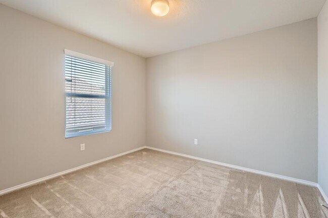 Building Photo - 13927 Laurel Br
