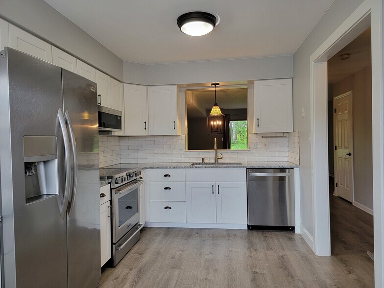 Building Photo - 358 Meetinghouse Ln