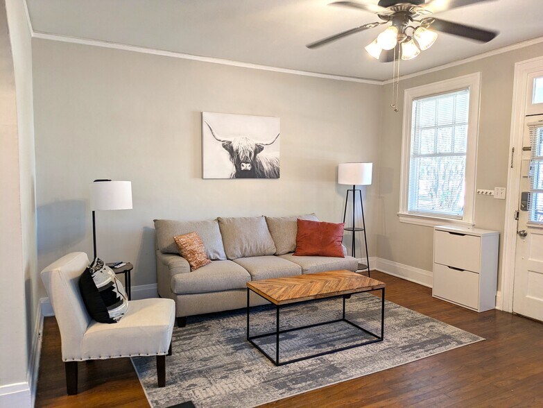 Primary Photo - 1910 Madison Ave