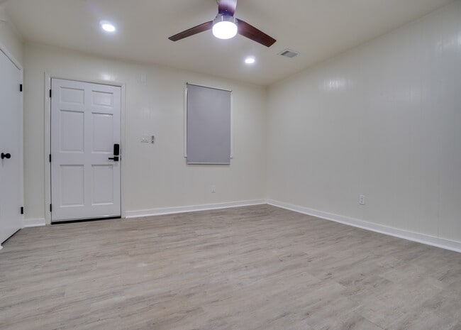 Building Photo - 2696 W View St