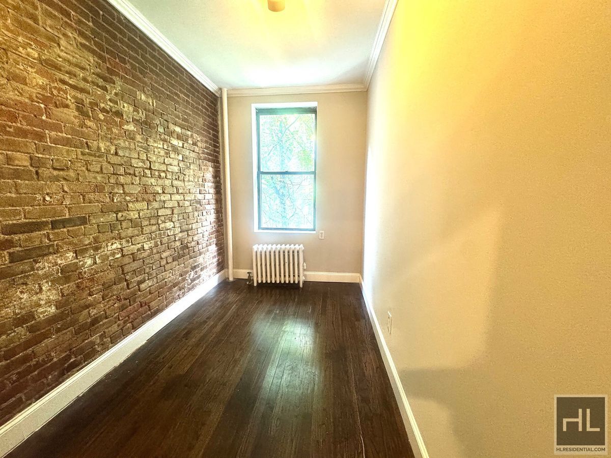 Building Photo - Tenth Avenue