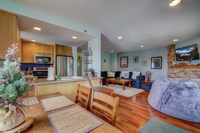 Building Photo - 495 Tramway Dr