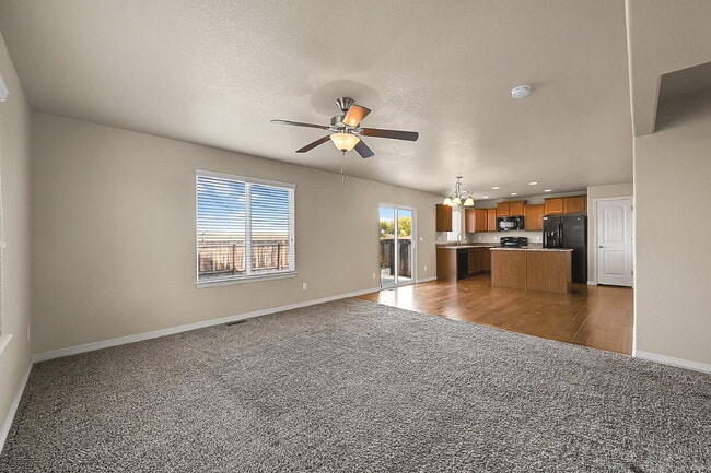 Building Photo - $2,145.00, 4-bed, 2.5-bath located in Colo...