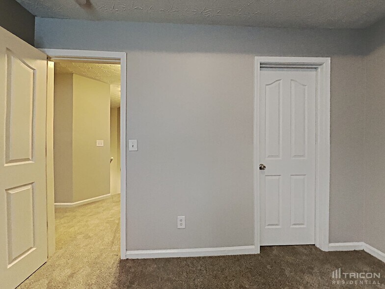 Building Photo - 80 Stony Oak Dr