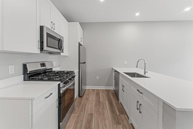 Building Photo - 475 Communipaw Ave