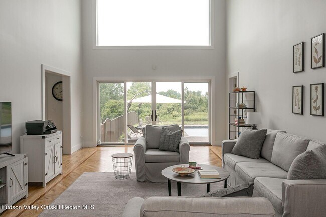 Building Photo - 29 Le Grand Ave