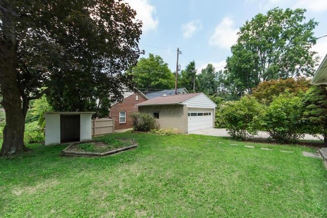 Building Photo - Worthington Schools.  Blocks from downtown.