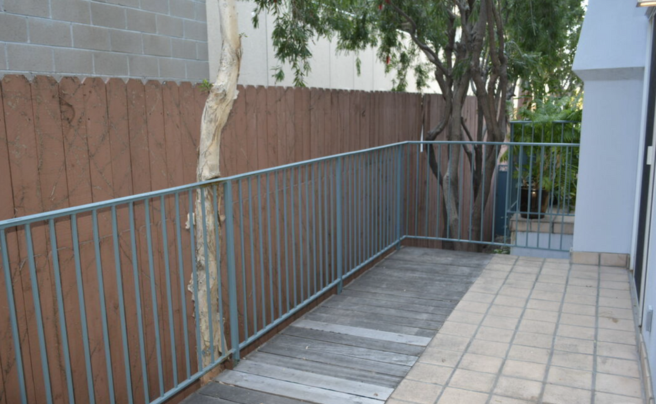 Balcony Deck - 1144 Yale St