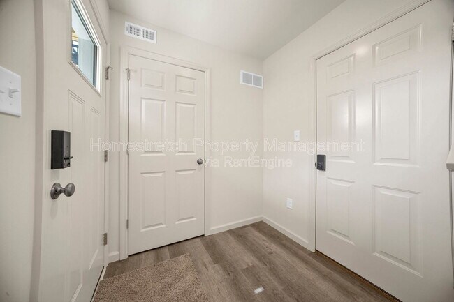 Building Photo - 176 Canal Cottage Aly