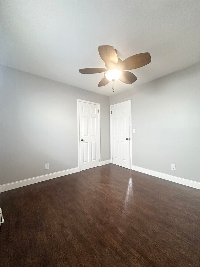 Building Photo - 5708 Broadway