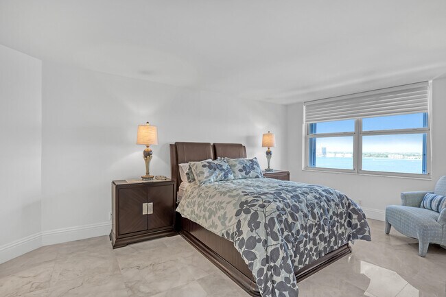 Building Photo - 5200 N Ocean Dr