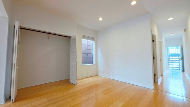 Building Photo - 275-281  27th Avenue