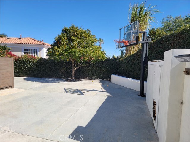 Building Photo - 1024 Granvia Altamira