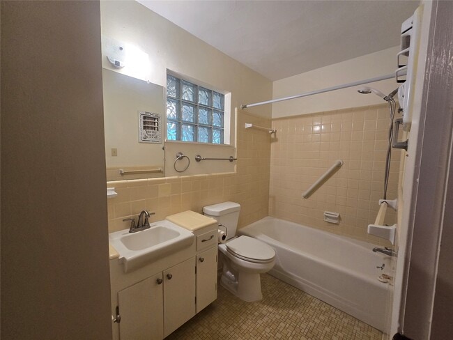 Building Photo - 308 Mackeral St