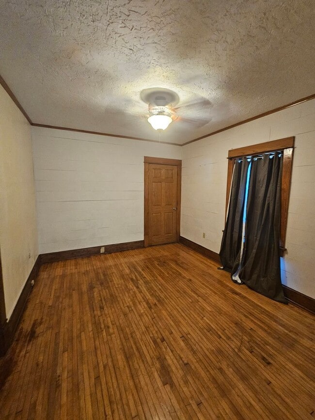 Building Photo - 1-603 1/2 N Superior Ave