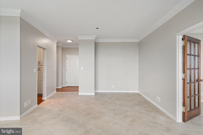 Building Photo - 1805 Crystal Dr