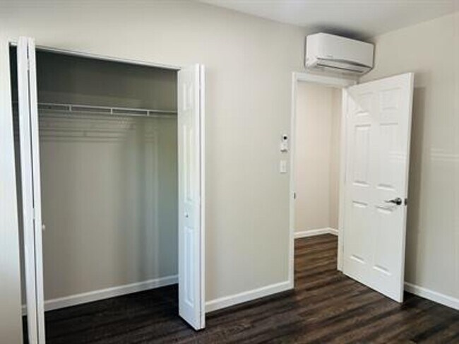 Building Photo - Brand New Renovated 2/1 Available Now!