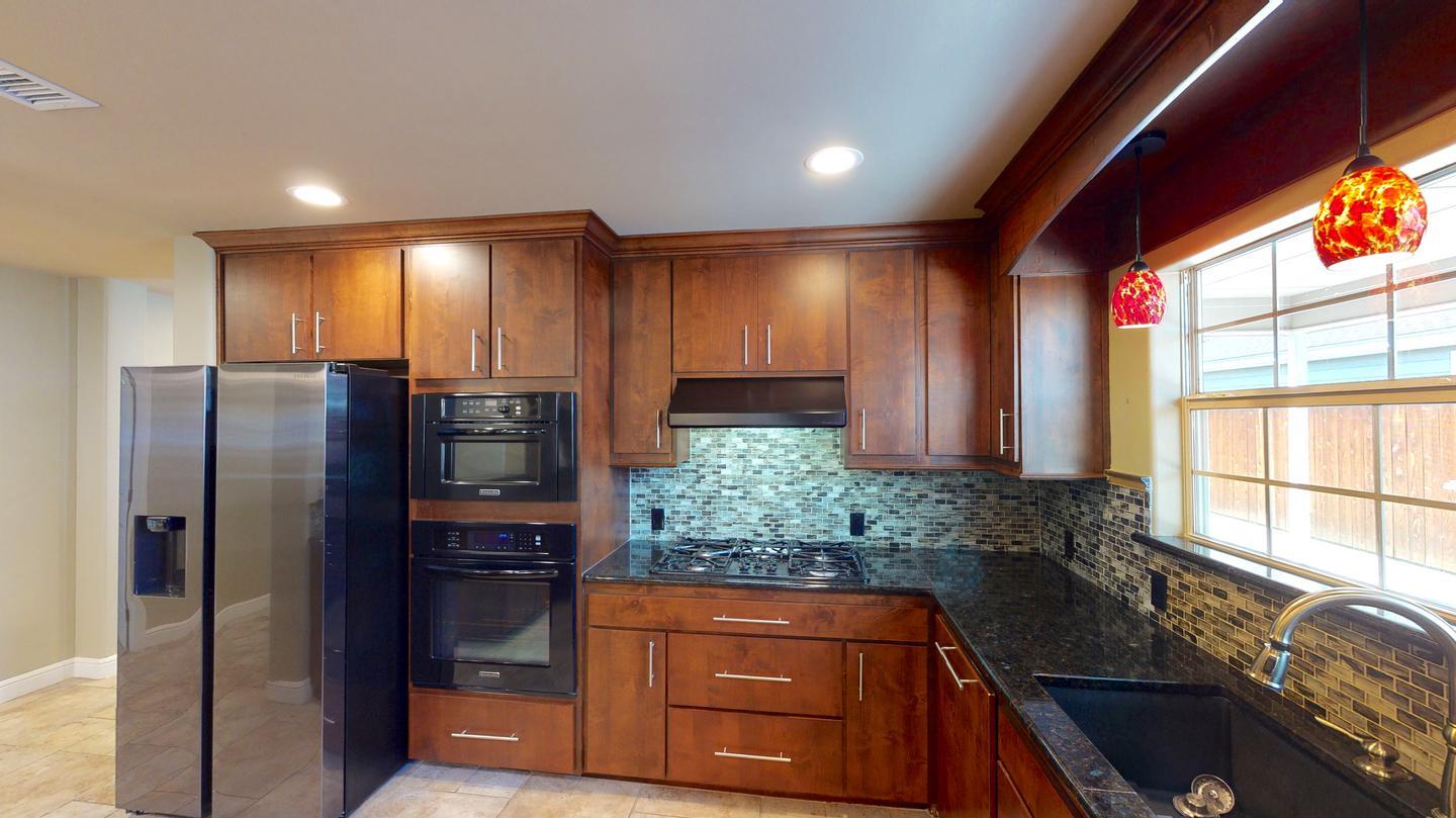 Building Photo - Stylish & bright Ridglea North home steps from Berney Park