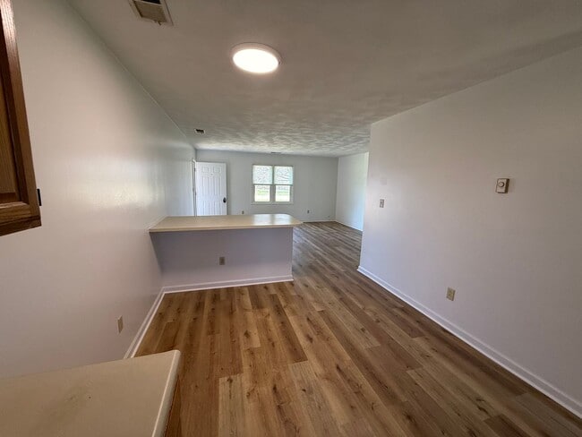 Building Photo - 739 Main St