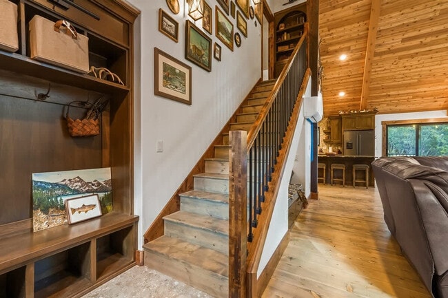 Building Photo - 18 Spur Dr