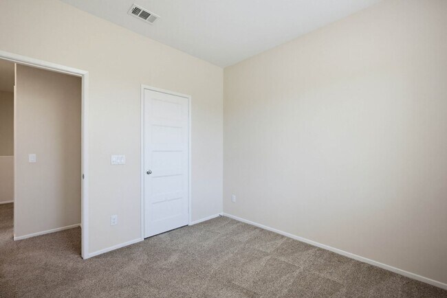 Building Photo - 42910 Avenida Amistad