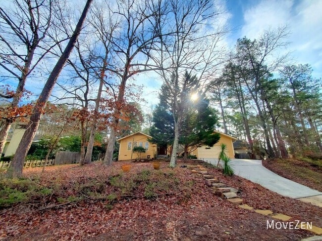 Building Photo - 2323 Ridgefield Dr