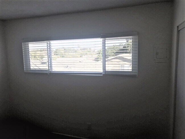 Building Photo - 2611 E Broadway