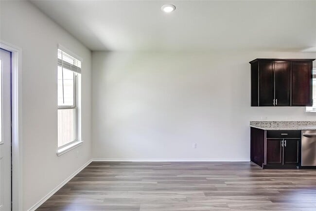 Building Photo - 31 Pacific Loon St