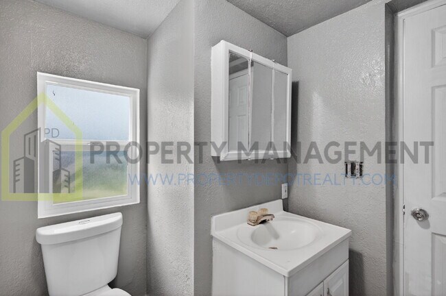 Building Photo - 3647 18th Ave