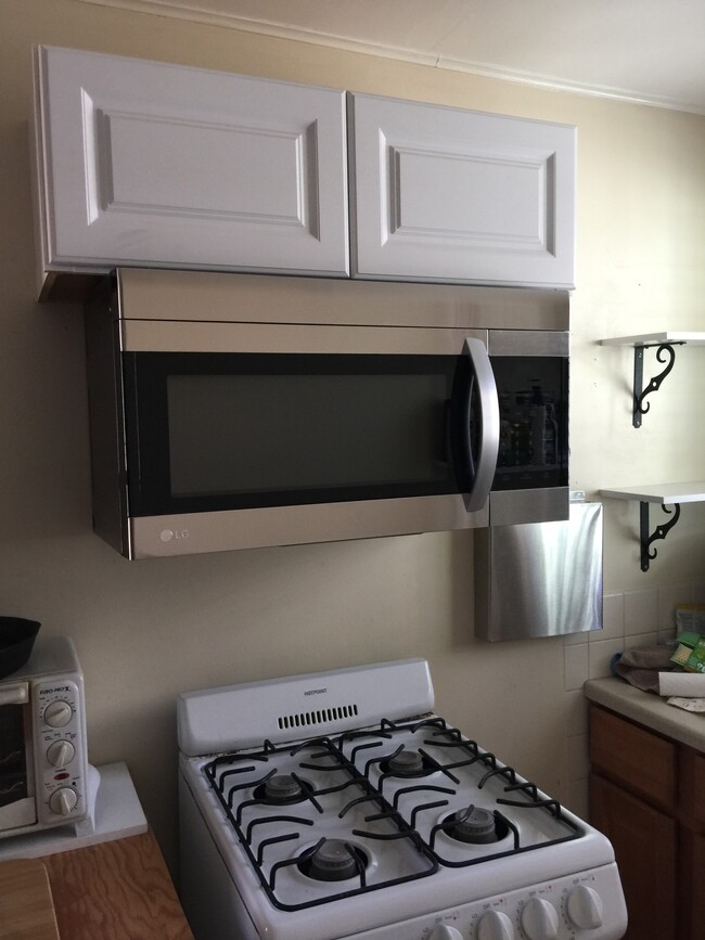 Kitchen - 338 Eucalyptus Ave