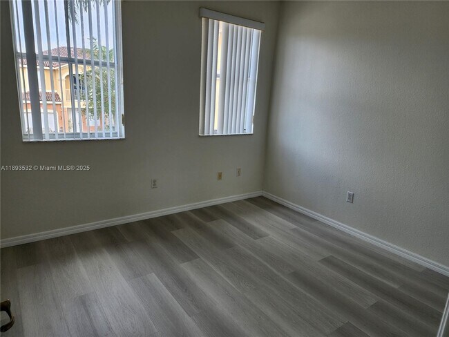 Building Photo - 10831 SW 240 Ln