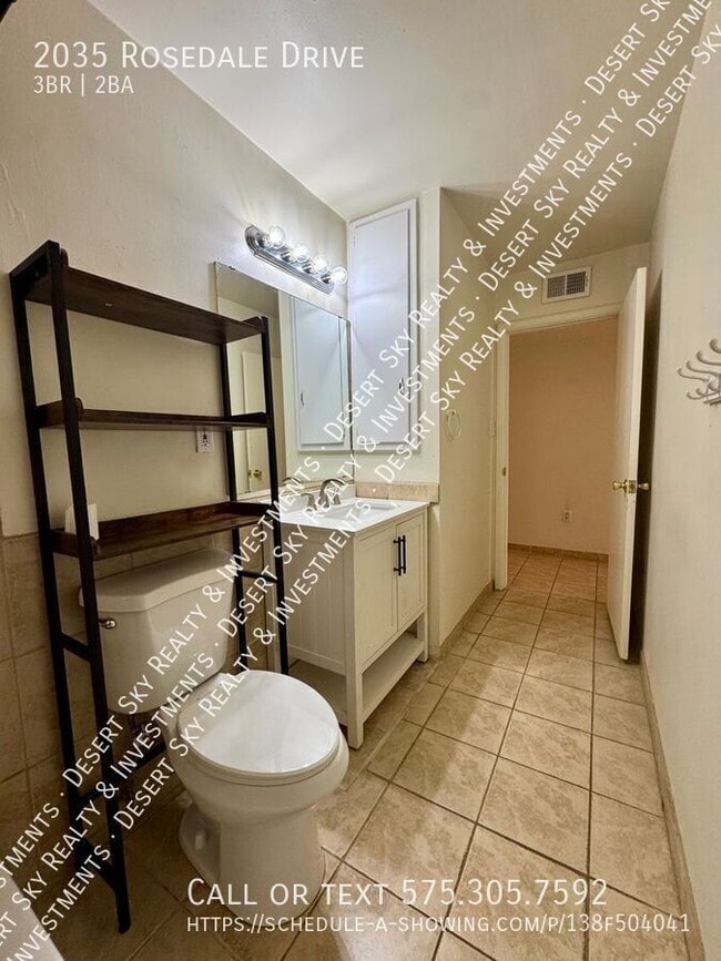 Building Photo - 2035 Rosedale Dr