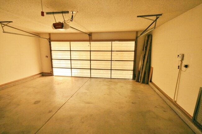 Building Photo - 3 Bed 2 Bath Home in Zia School District!