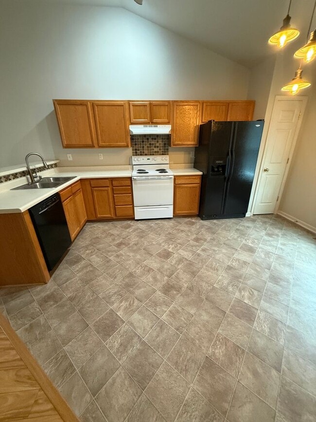 Building Photo - 2-bedroom, 2-bath townhouse in Nicholasville, KY