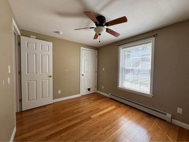 Building Photo - 725 Roosevelt Trail