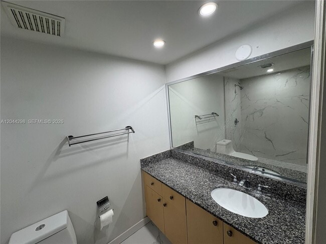 Building Photo - 2490 Centergate Dr