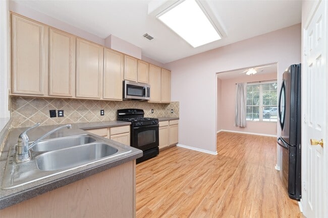 Building Photo - 2707 Youpon Lake Ct
