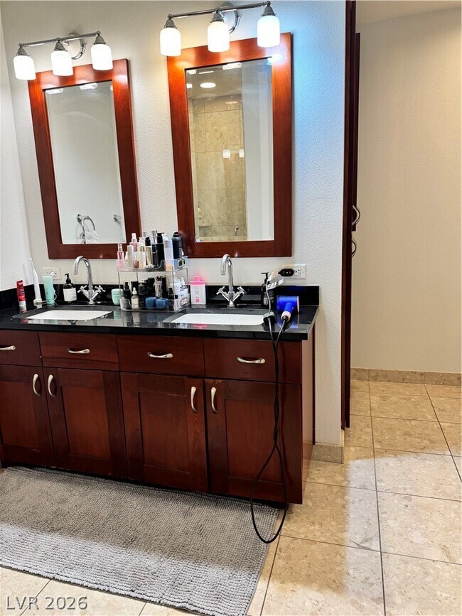 Building Photo - 4525 Dean Martin Dr