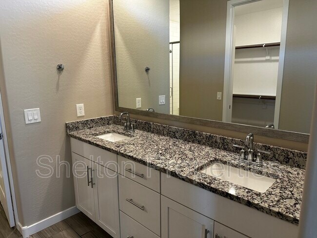 Building Photo - 16562 W Charlotte Dr