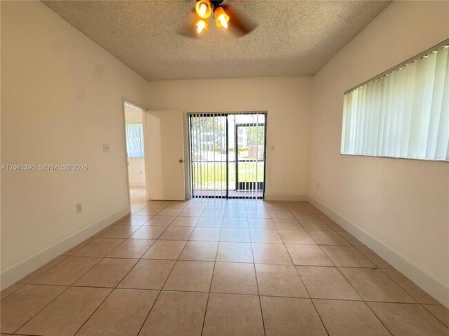 Building Photo - 2550 SW 18th Terrace
