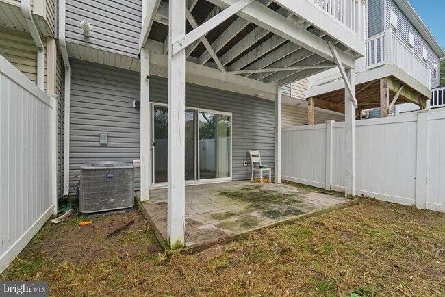 Building Photo - 7728 Lexington Ct