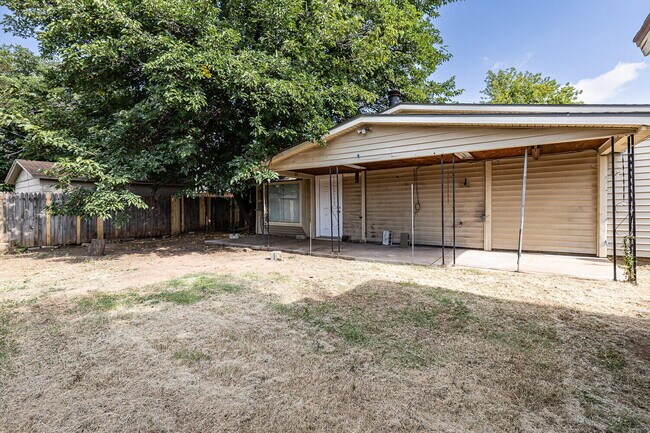 Building Photo - 5517 16th Pl