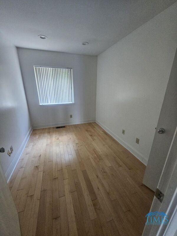 Building Photo - 82 Kelmar Ave
